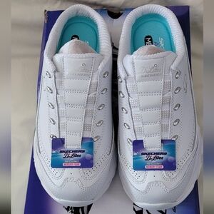 Skechers D'Lites... Size 5.5...NEW